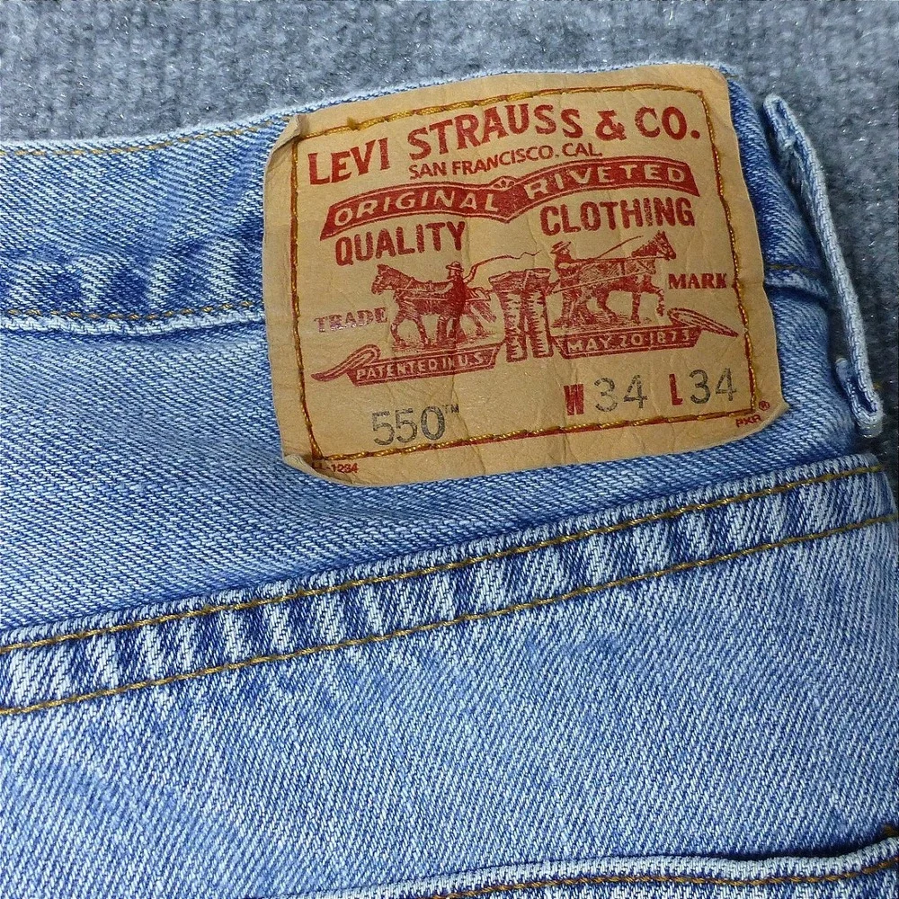 90's Levis 550 Relaxed Fit Jeans Mens 34x34 Light Wash Blue Denim